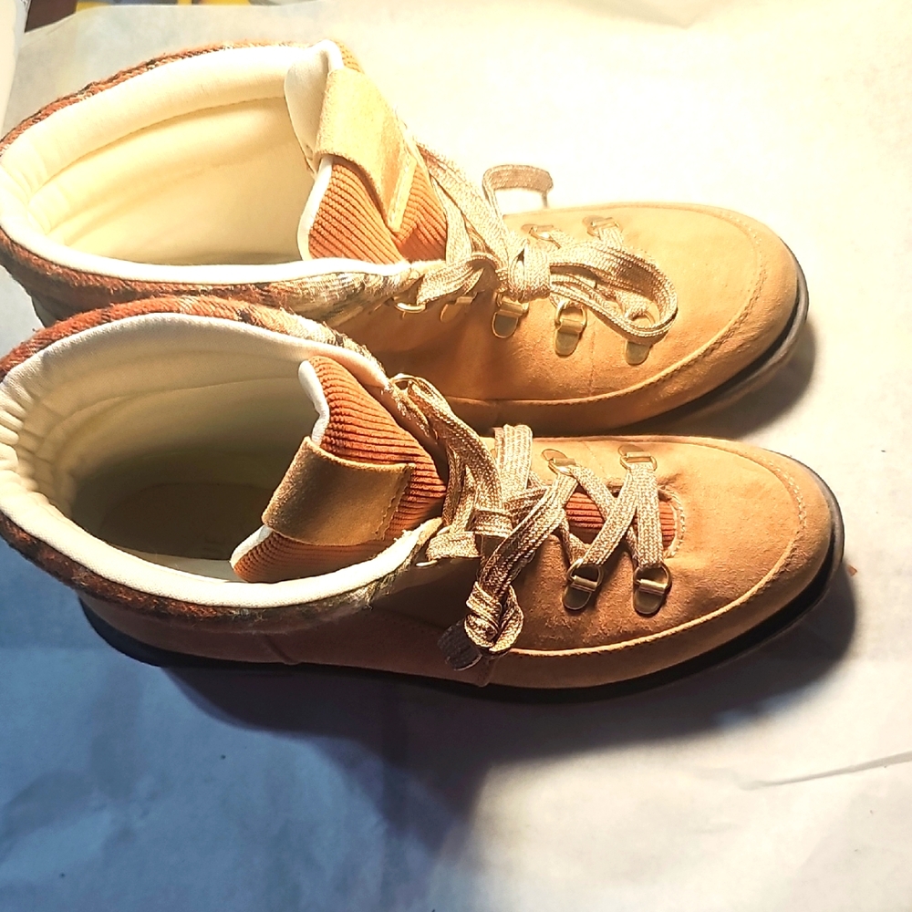True Craft Tan High-Top Laced Boots Soft NWOT